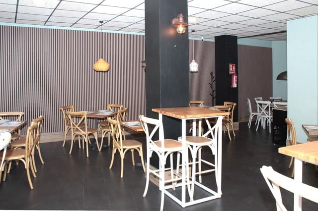 Kommersiell att hyra i Sevilla stad - 1 100 € (Ref: 9876499)
