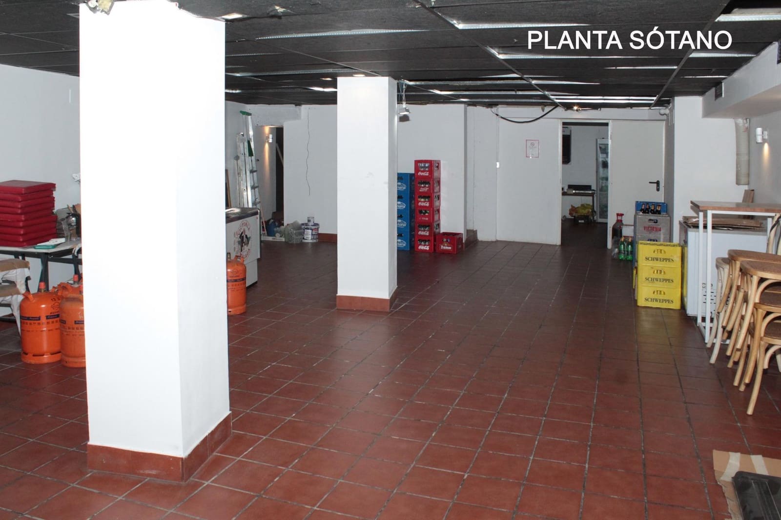 Commercial for rent in Seville city - € 1,100 (Ref: 9876499)
