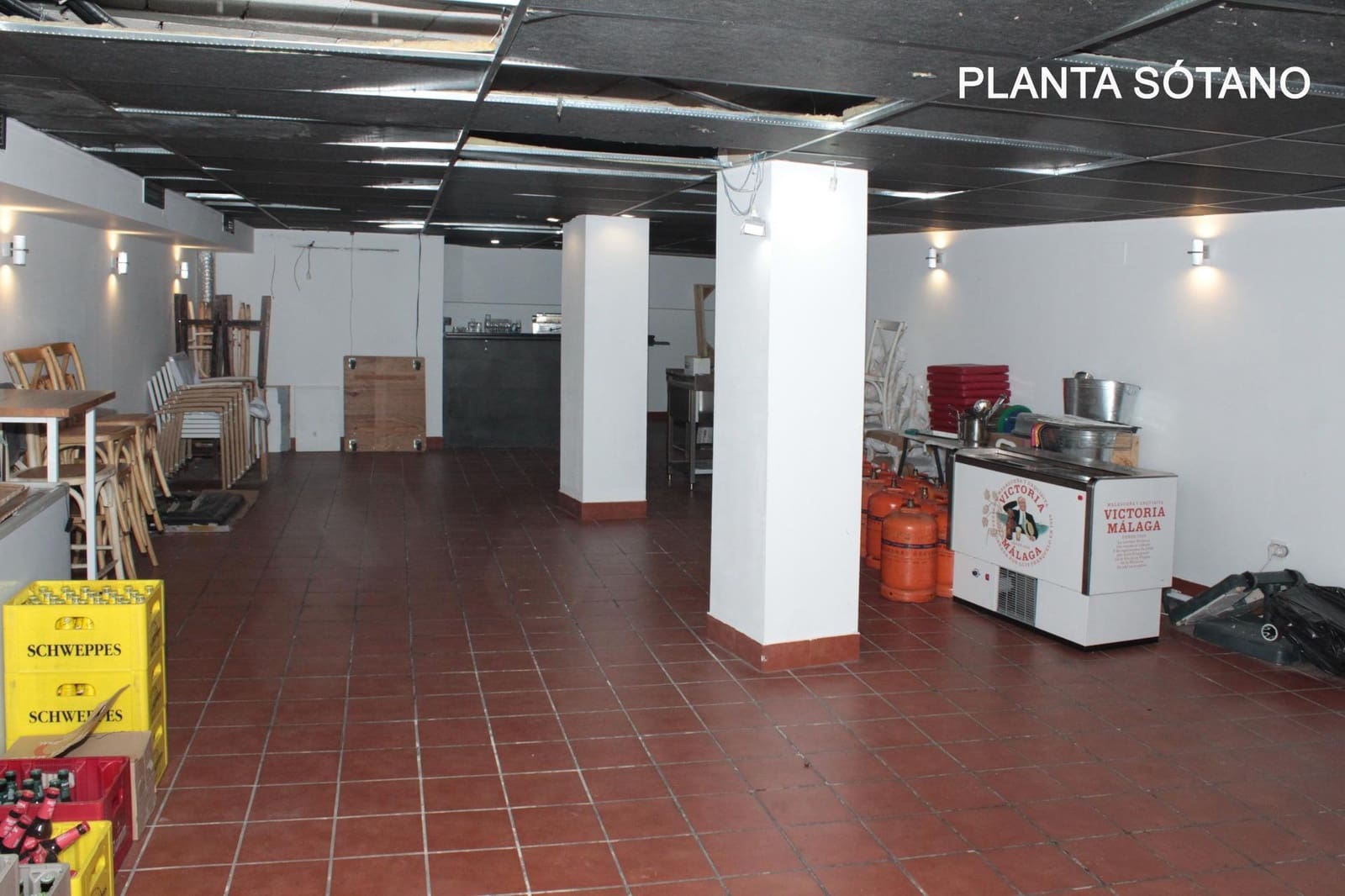 Commercial for rent in Seville city - € 1,100 (Ref: 9876499)