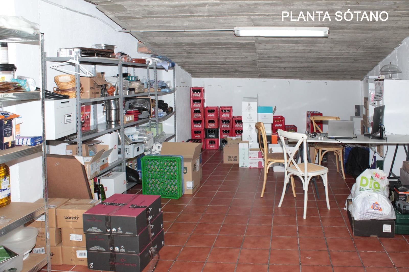 Commercial for rent in Seville city - € 1,100 (Ref: 9876499)
