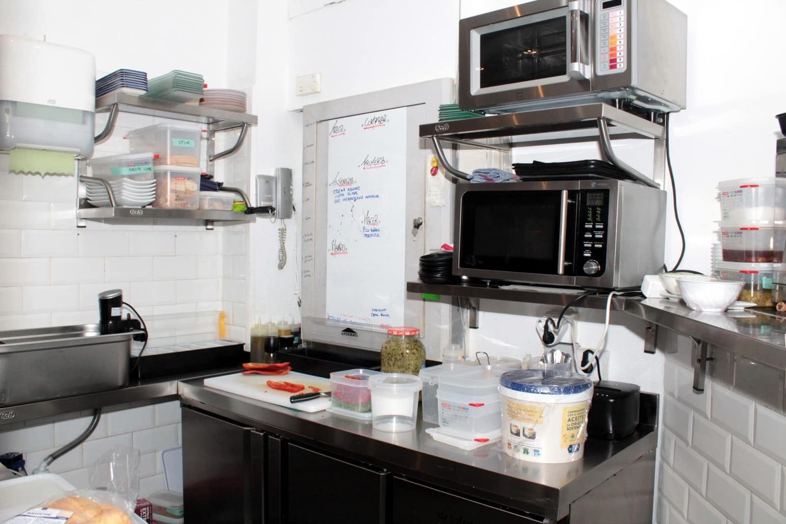 Commercial for rent in Seville city - € 1,100 (Ref: 9876499)