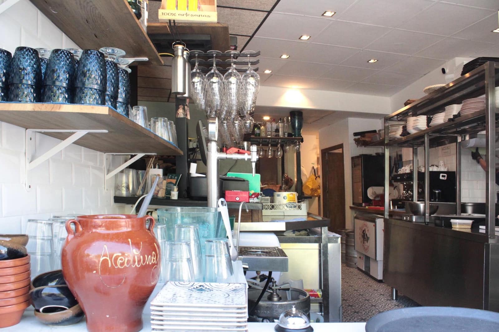 Commercial for rent in Seville city - € 1,100 (Ref: 9876499)