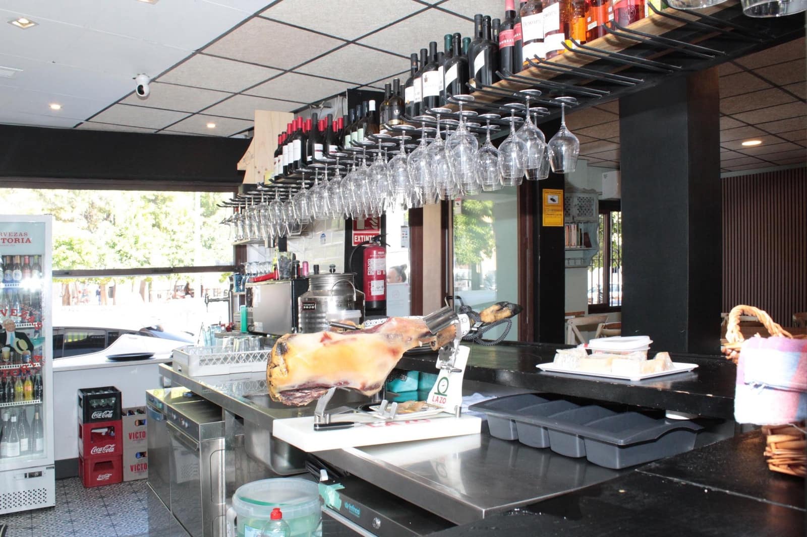 Commercial for rent in Seville city - € 1,100 (Ref: 9876499)