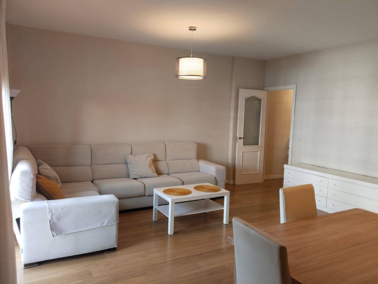Piso de 3 habitaciones en Sevilla ciudad en alquiler con garaje - 900 € (Ref: 9876500)