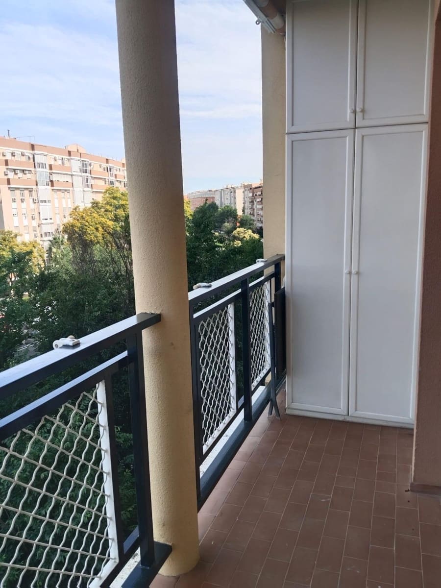 Piso de 3 habitaciones en Sevilla ciudad en alquiler con garaje - 900 € (Ref: 9876500)
