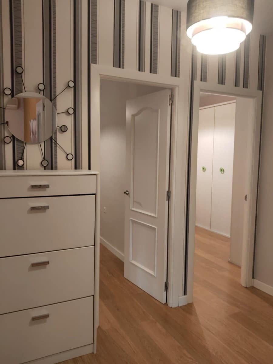 Piso de 3 habitaciones en Sevilla ciudad en alquiler con garaje - 900 € (Ref: 9876500)