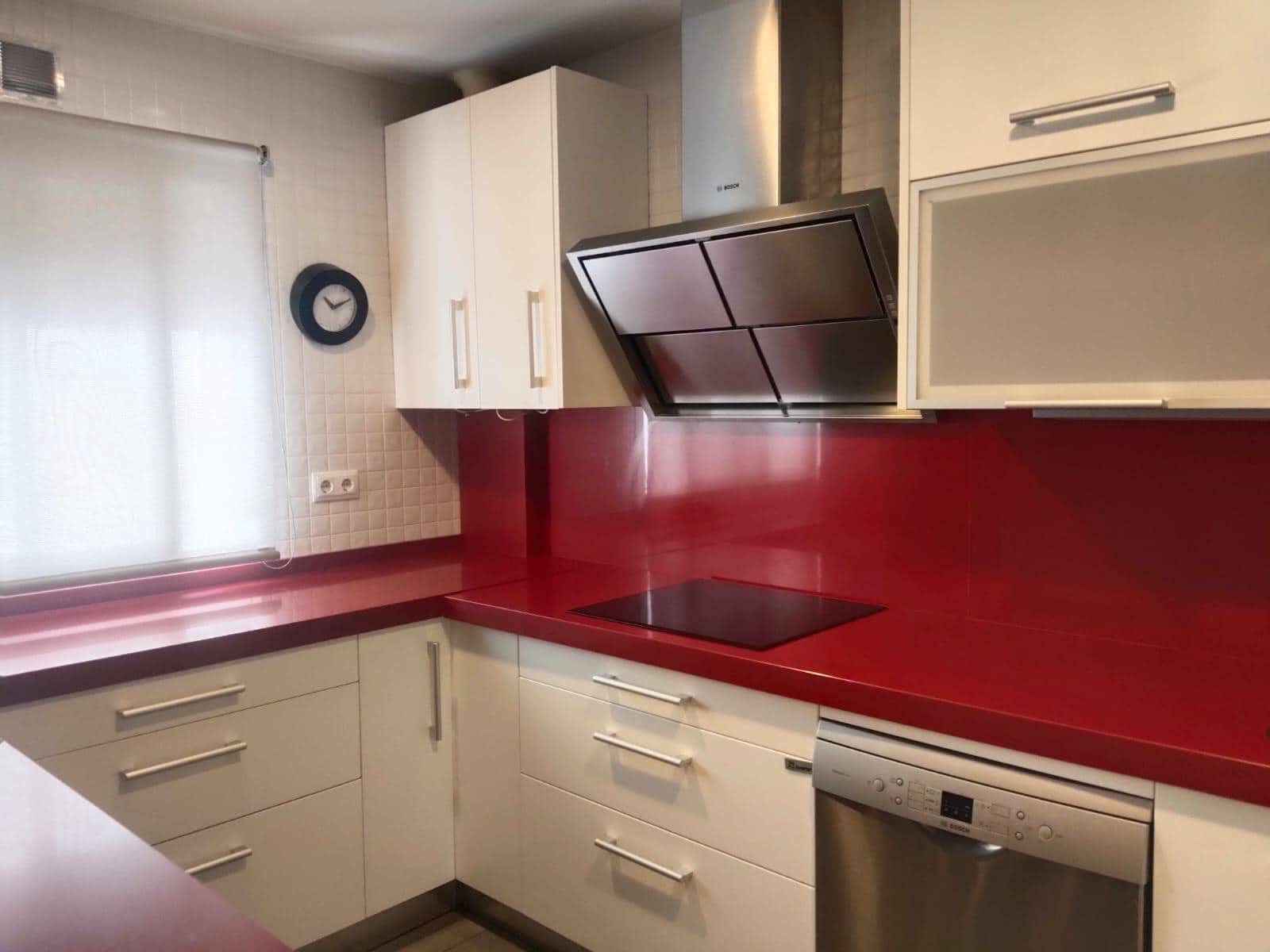 Piso de 3 habitaciones en Sevilla ciudad en alquiler con garaje - 900 € (Ref: 9876500)