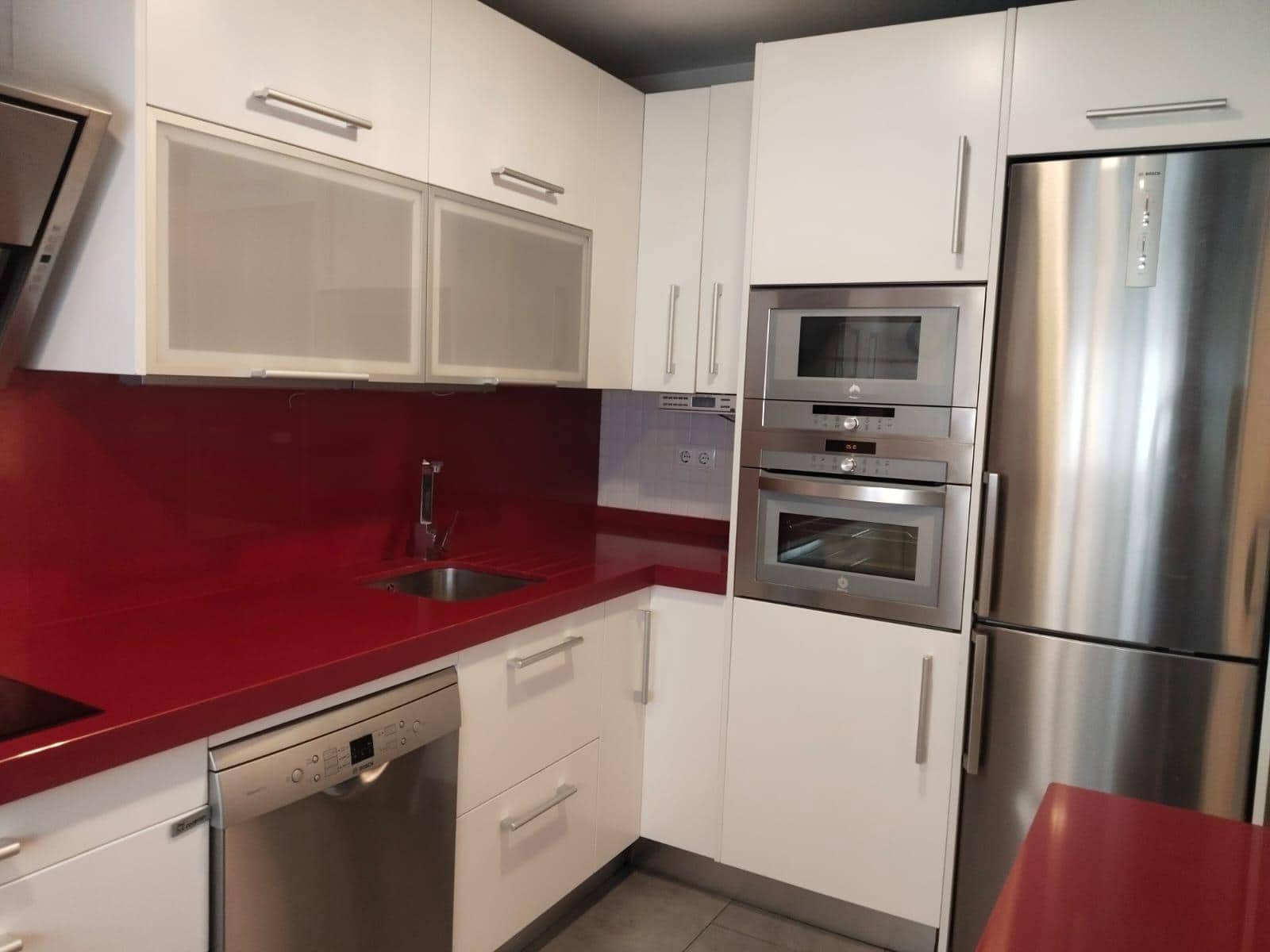 Piso de 3 habitaciones en Sevilla ciudad en alquiler con garaje - 900 € (Ref: 9876500)