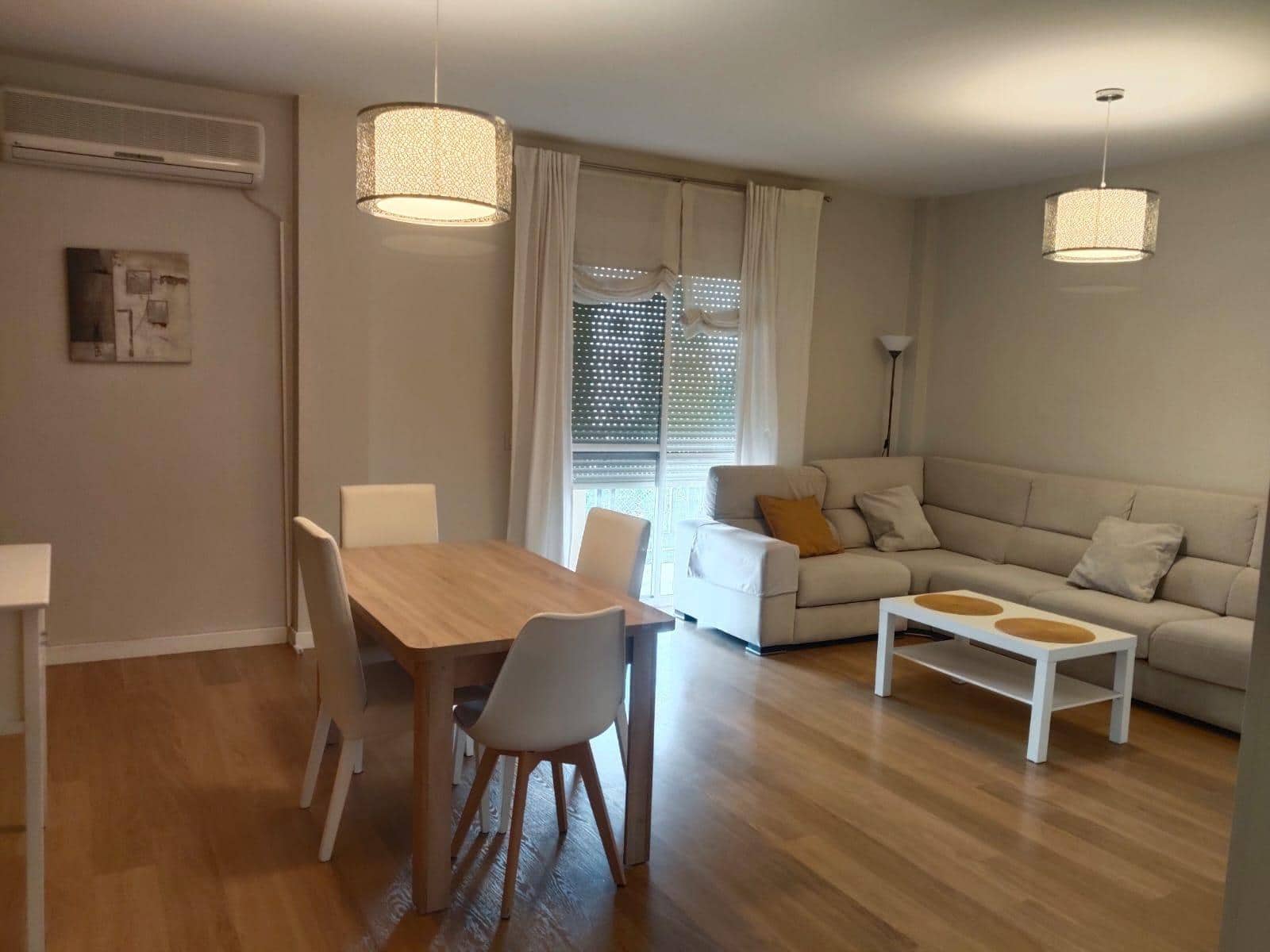 Piso de 3 habitaciones en Sevilla ciudad en alquiler con garaje - 900 € (Ref: 9876500)