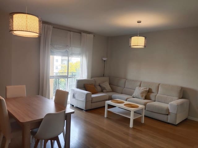 3 soverom Leilighet til leie i Sevilla by med garasje - € 900 (Ref: 9876500)