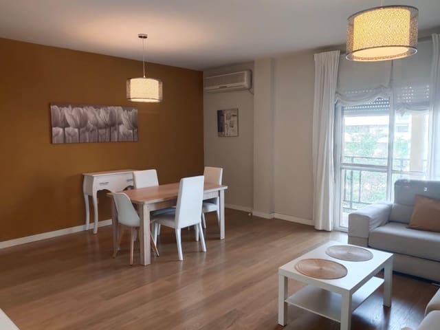 3 soverom Leilighet til leie i Sevilla by med garasje - € 900 (Ref: 9876500)