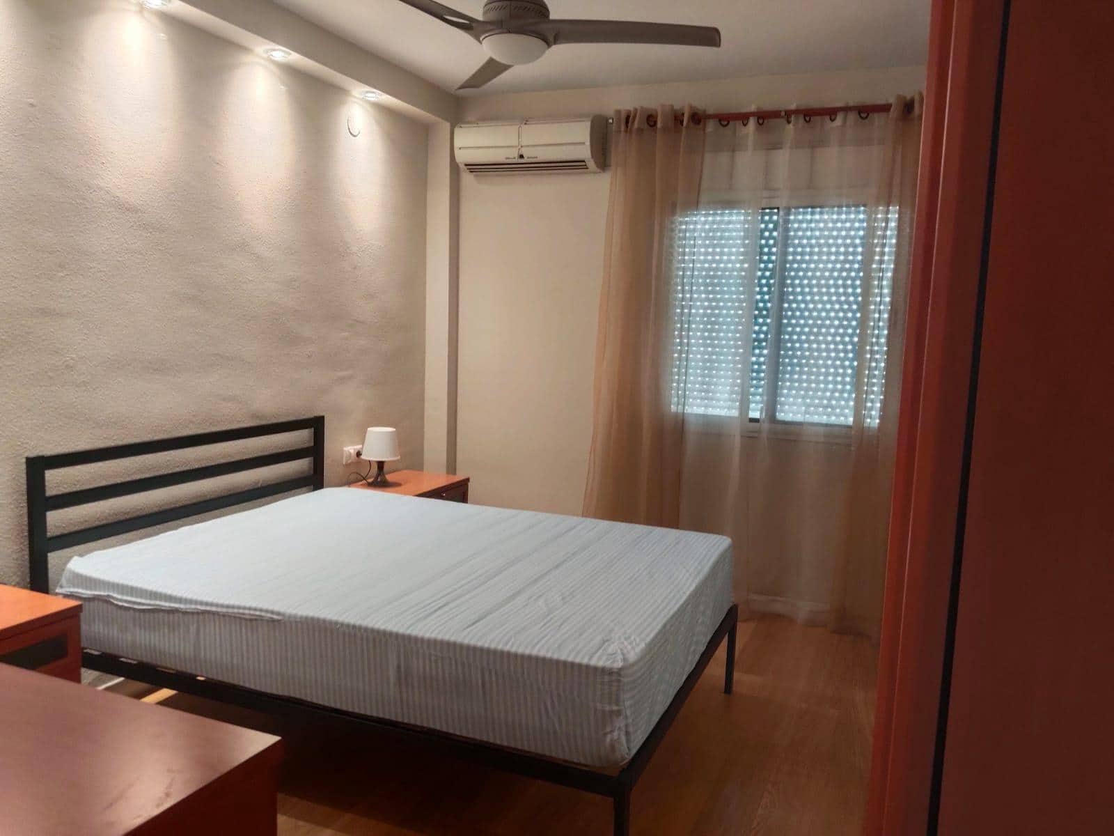 Piso de 3 habitaciones en Sevilla ciudad en alquiler con garaje - 900 € (Ref: 9876500)