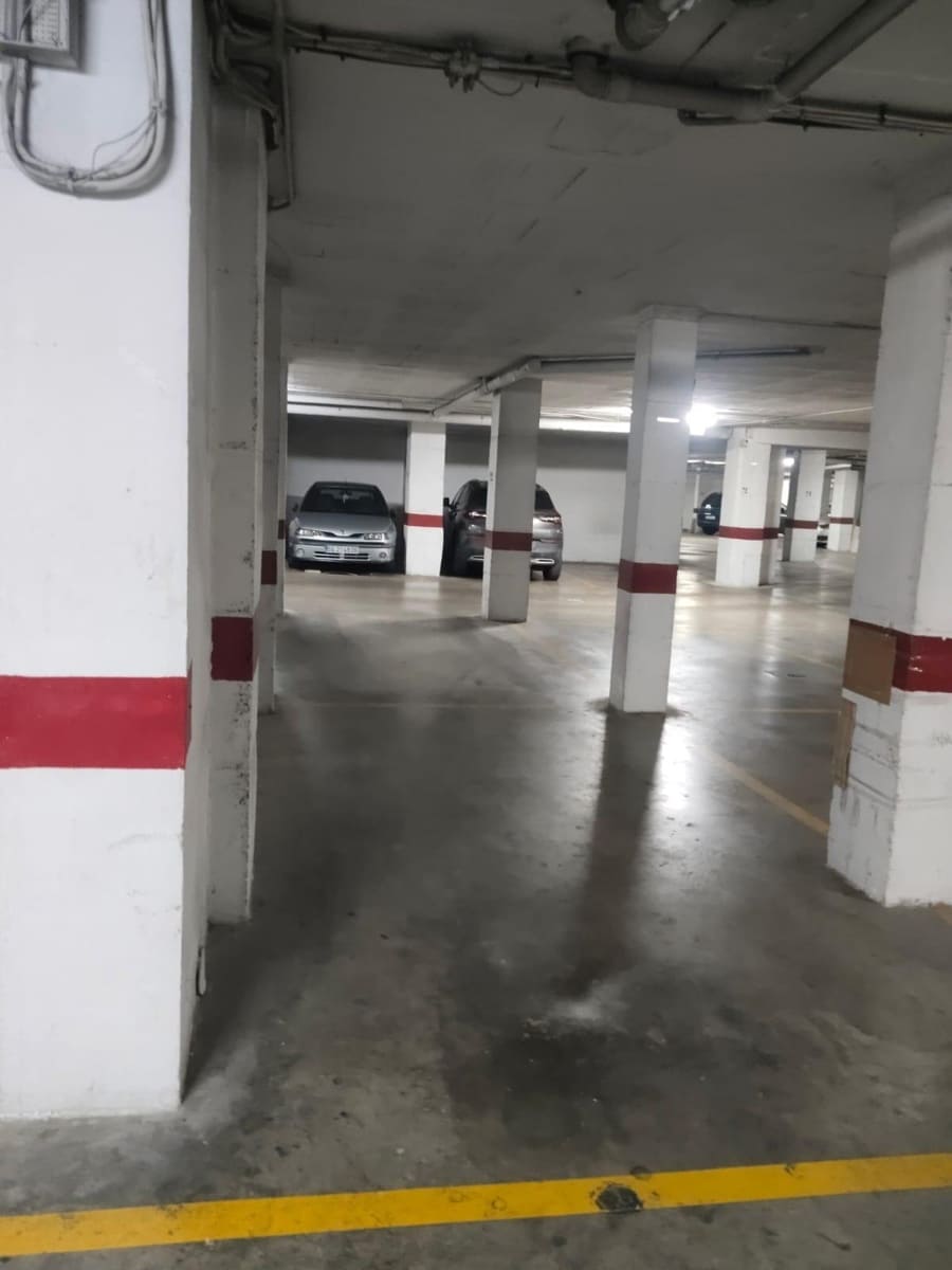 Piso de 3 habitaciones en Sevilla ciudad en alquiler con garaje - 900 € (Ref: 9876500)