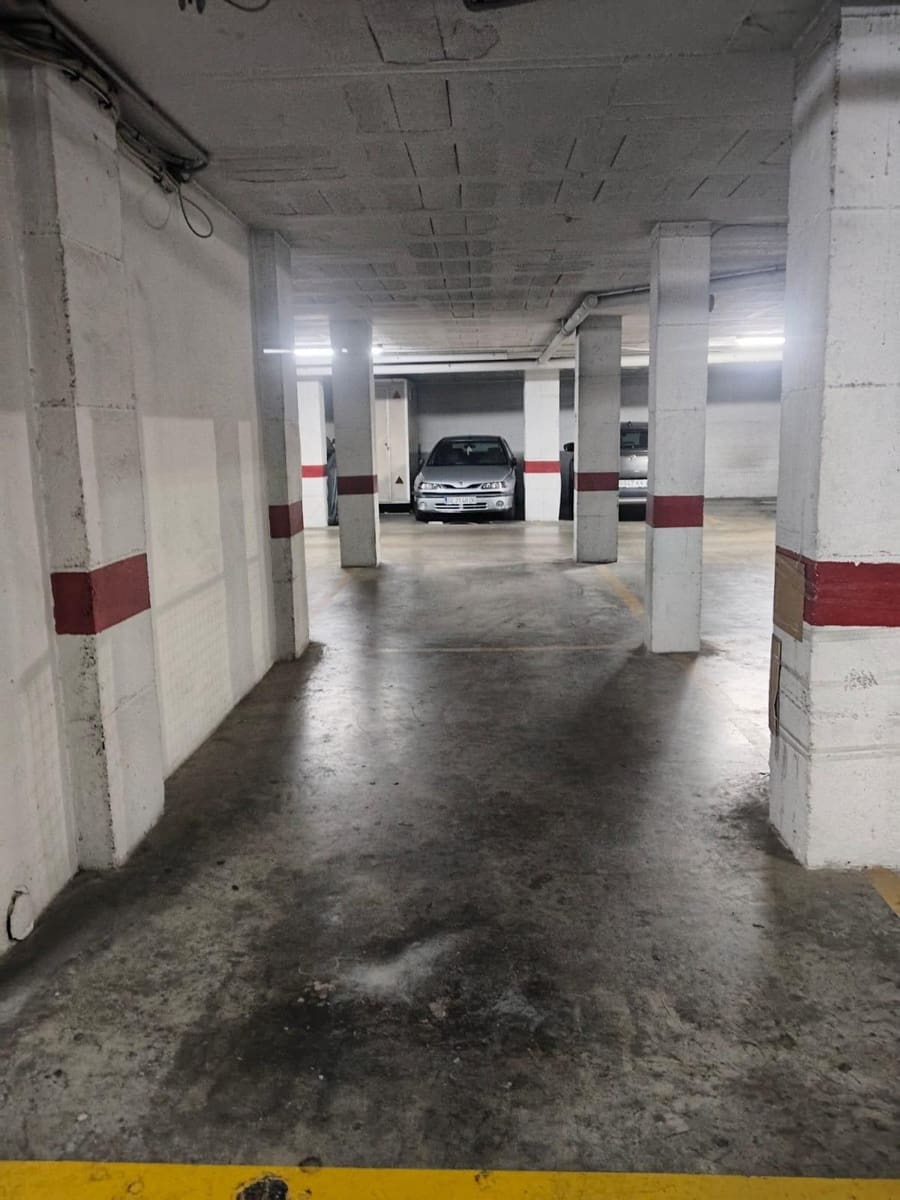 Piso de 3 habitaciones en Sevilla ciudad en alquiler con garaje - 900 € (Ref: 9876500)