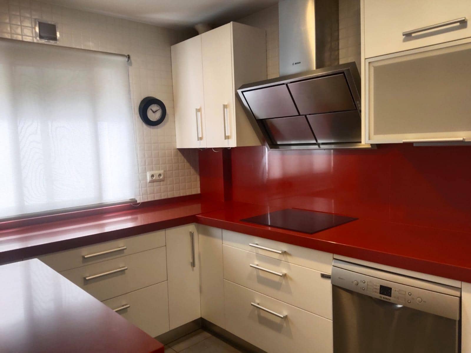Piso de 3 habitaciones en Sevilla ciudad en alquiler con garaje - 900 € (Ref: 9876500)