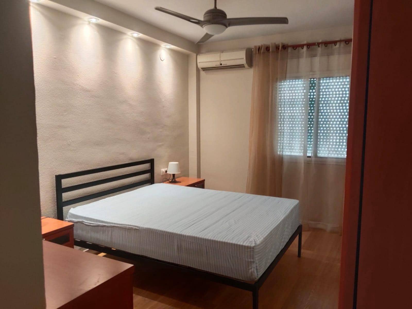 Piso de 3 habitaciones en Sevilla ciudad en alquiler con garaje - 900 € (Ref: 9876500)