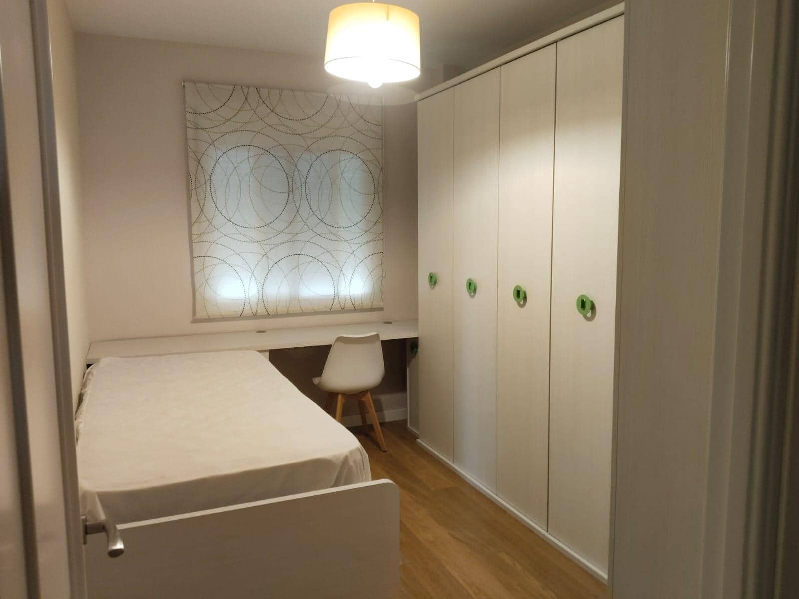 Piso de 3 habitaciones en Sevilla ciudad en alquiler con garaje - 900 € (Ref: 9876500)
