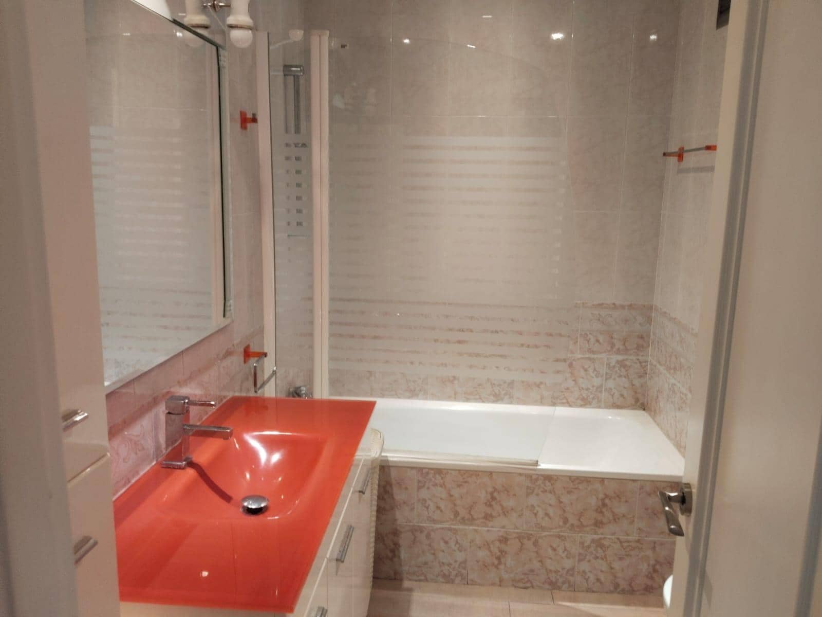 Piso de 3 habitaciones en Sevilla ciudad en alquiler con garaje - 900 € (Ref: 9876500)