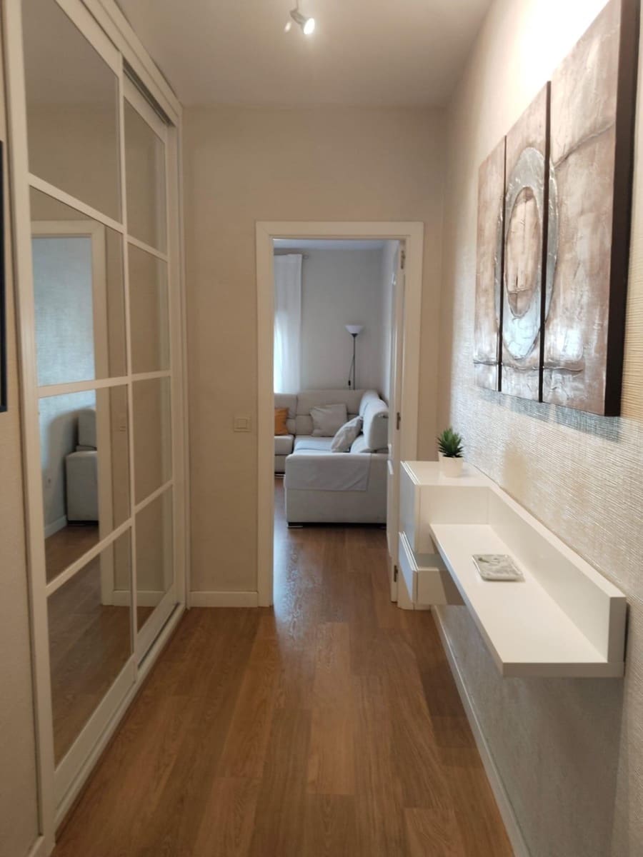 Piso de 3 habitaciones en Sevilla ciudad en alquiler con garaje - 900 € (Ref: 9876500)