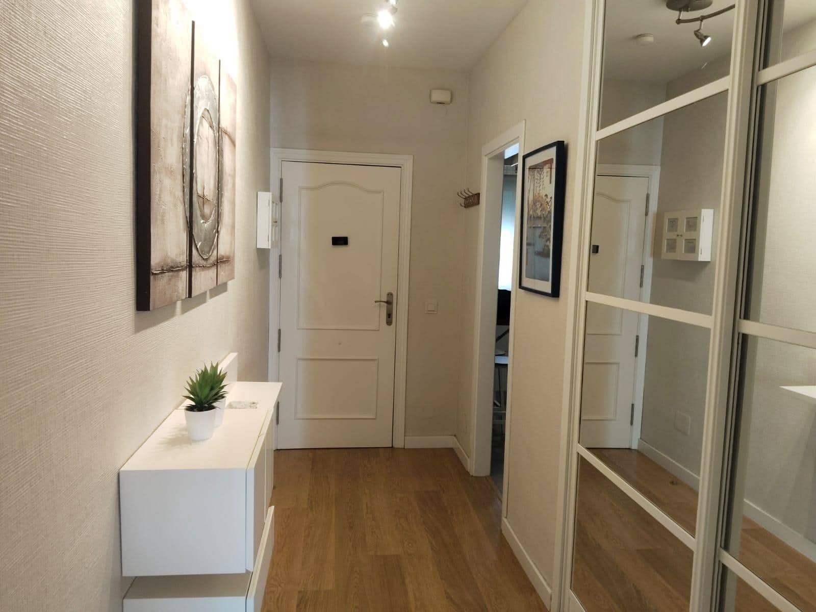 Piso de 3 habitaciones en Sevilla ciudad en alquiler con garaje - 900 € (Ref: 9876500)