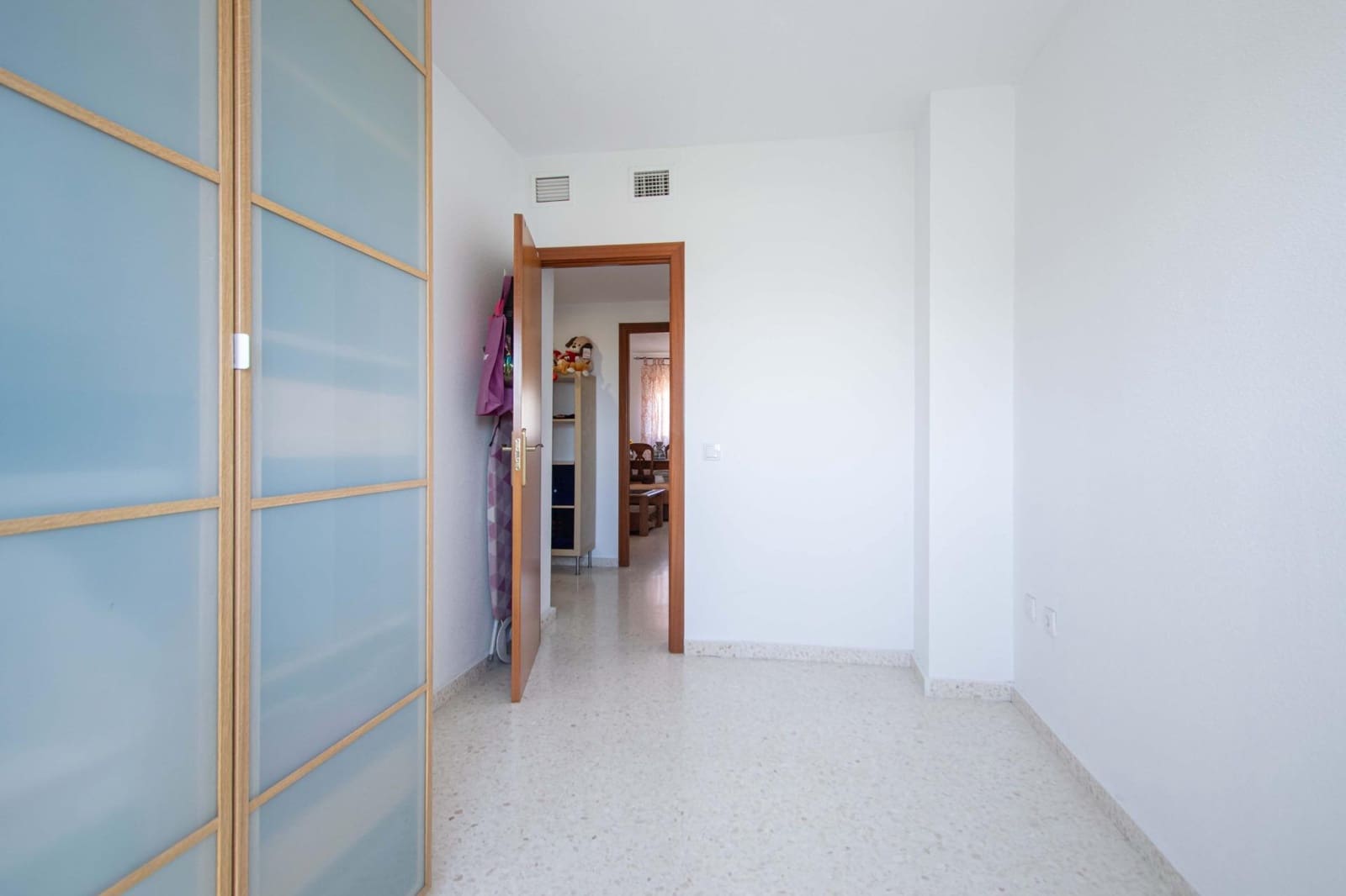 3 bedroom Flat for sale in Seville city with garage - € 192,000 (Ref: 9878928)