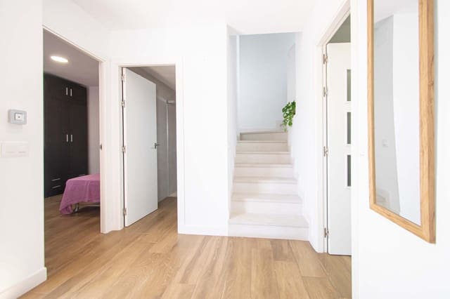 4 soveværelse Rækkehus til salg i Villanueva del Ariscal med swimmingpool - € 175.000 (Ref: 9890458)