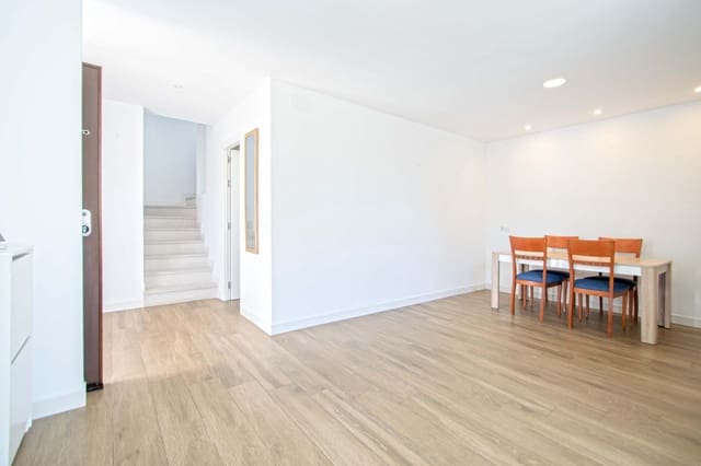 4 soveværelse Rækkehus til salg i Villanueva del Ariscal med swimmingpool - € 175.000 (Ref: 9890458)
