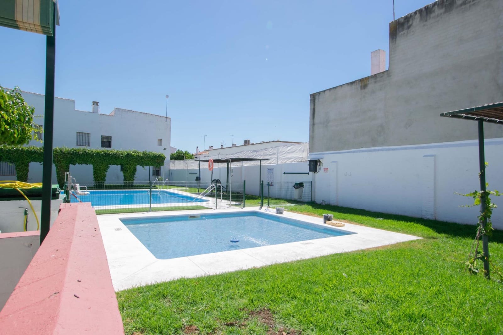 4 soveværelse Rækkehus til salg i Villanueva del Ariscal med swimmingpool - € 175.000 (Ref: 9890458)