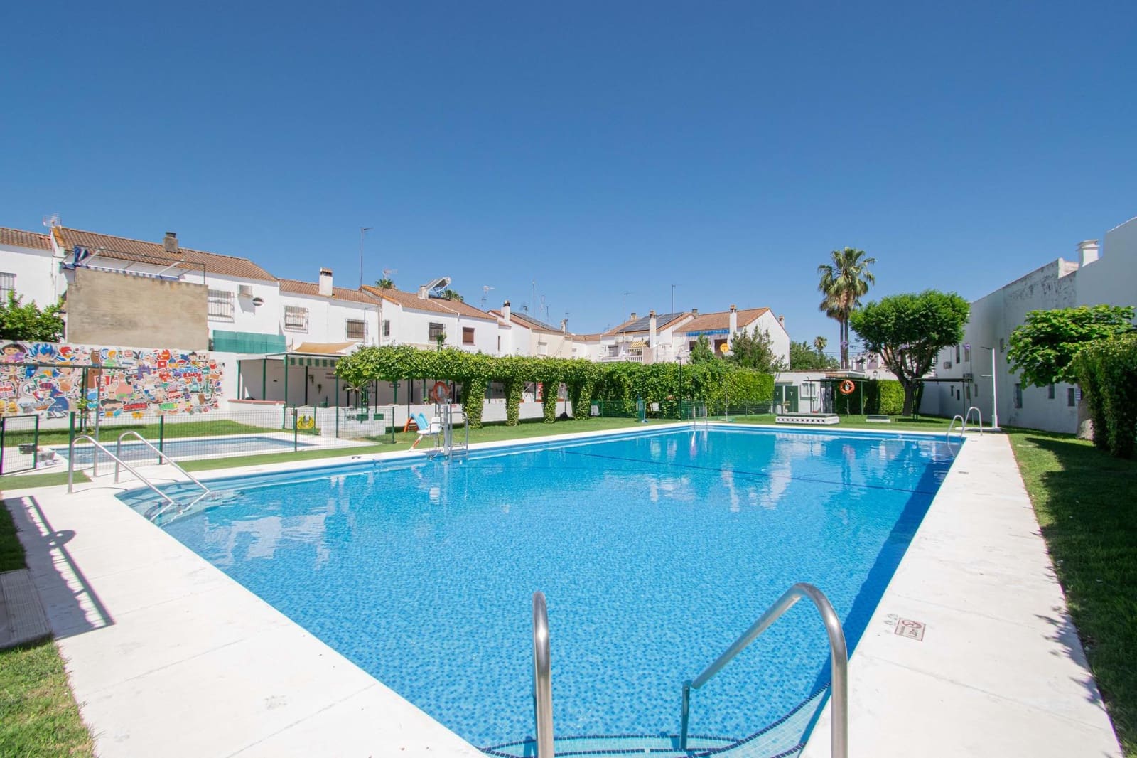 4 soveværelse Rækkehus til salg i Villanueva del Ariscal med swimmingpool - € 175.000 (Ref: 9890458)