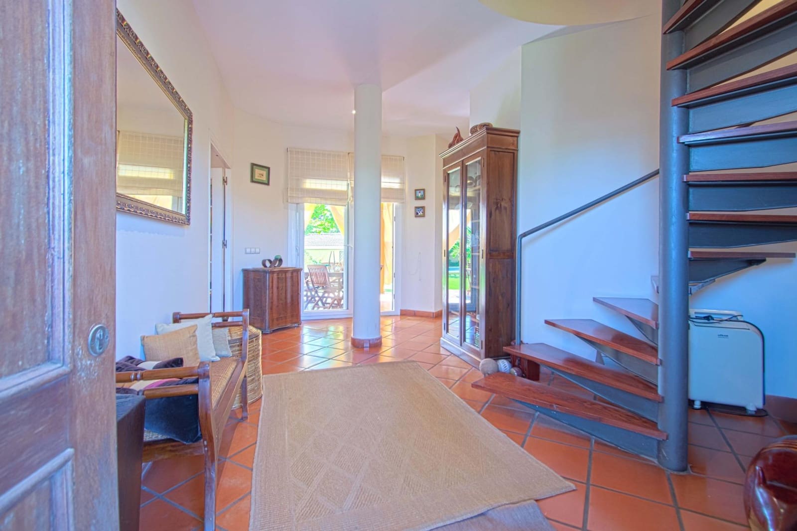 4 bedroom Villa for sale in Valencina de la Concepcion with pool - € 580,000 (Ref: 9890459)