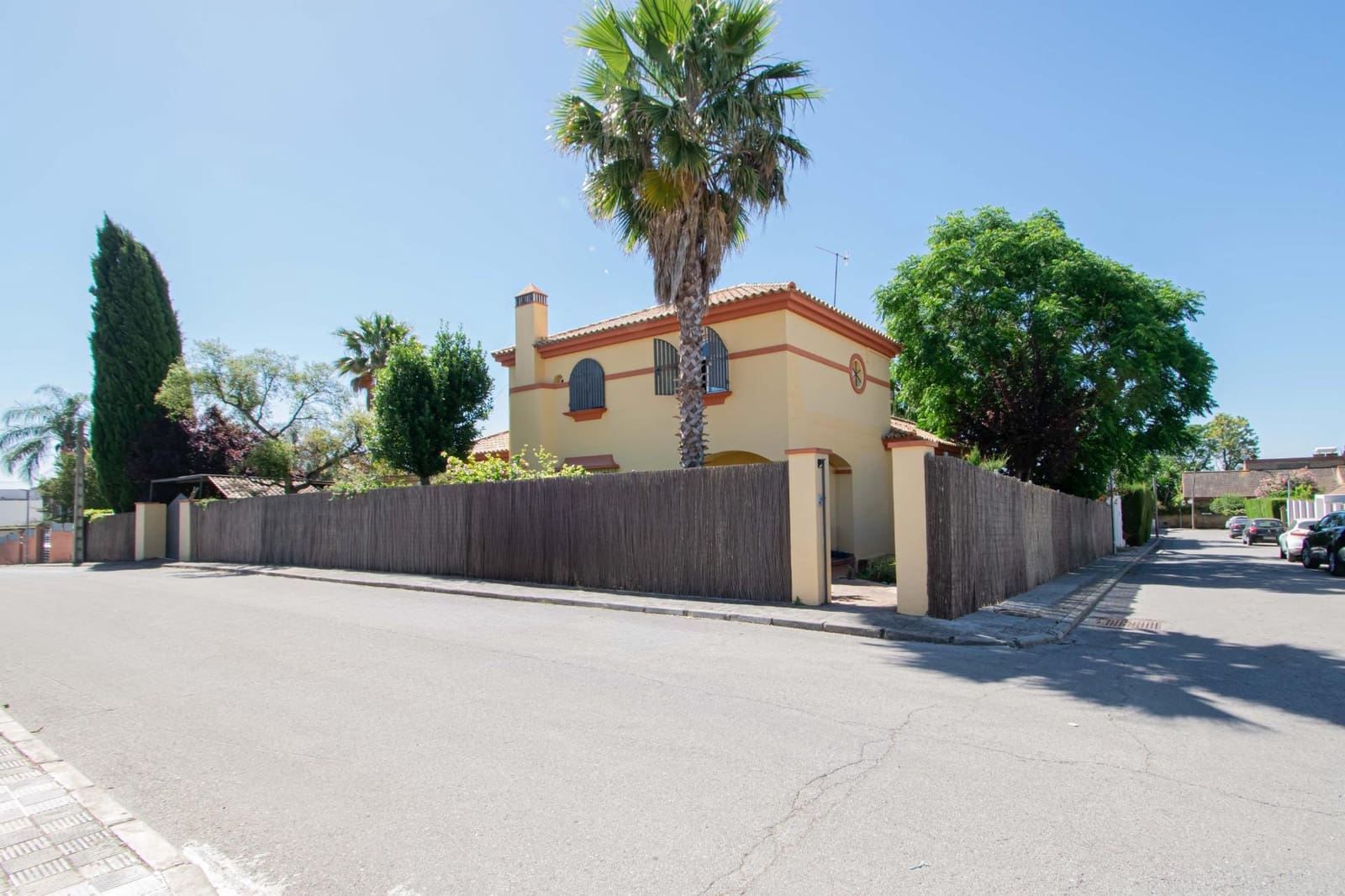 4 bedroom Villa for sale in Valencina de la Concepcion with pool - € 580,000 (Ref: 9890459)