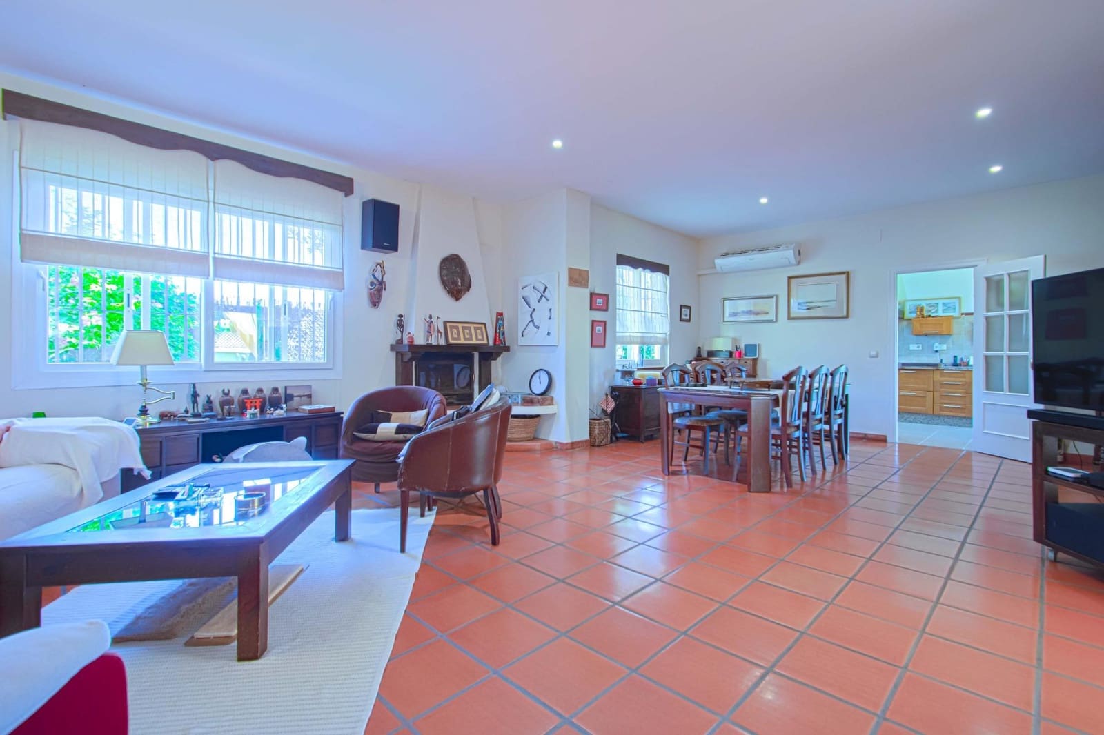 4 bedroom Villa for sale in Valencina de la Concepcion with pool - € 580,000 (Ref: 9890459)