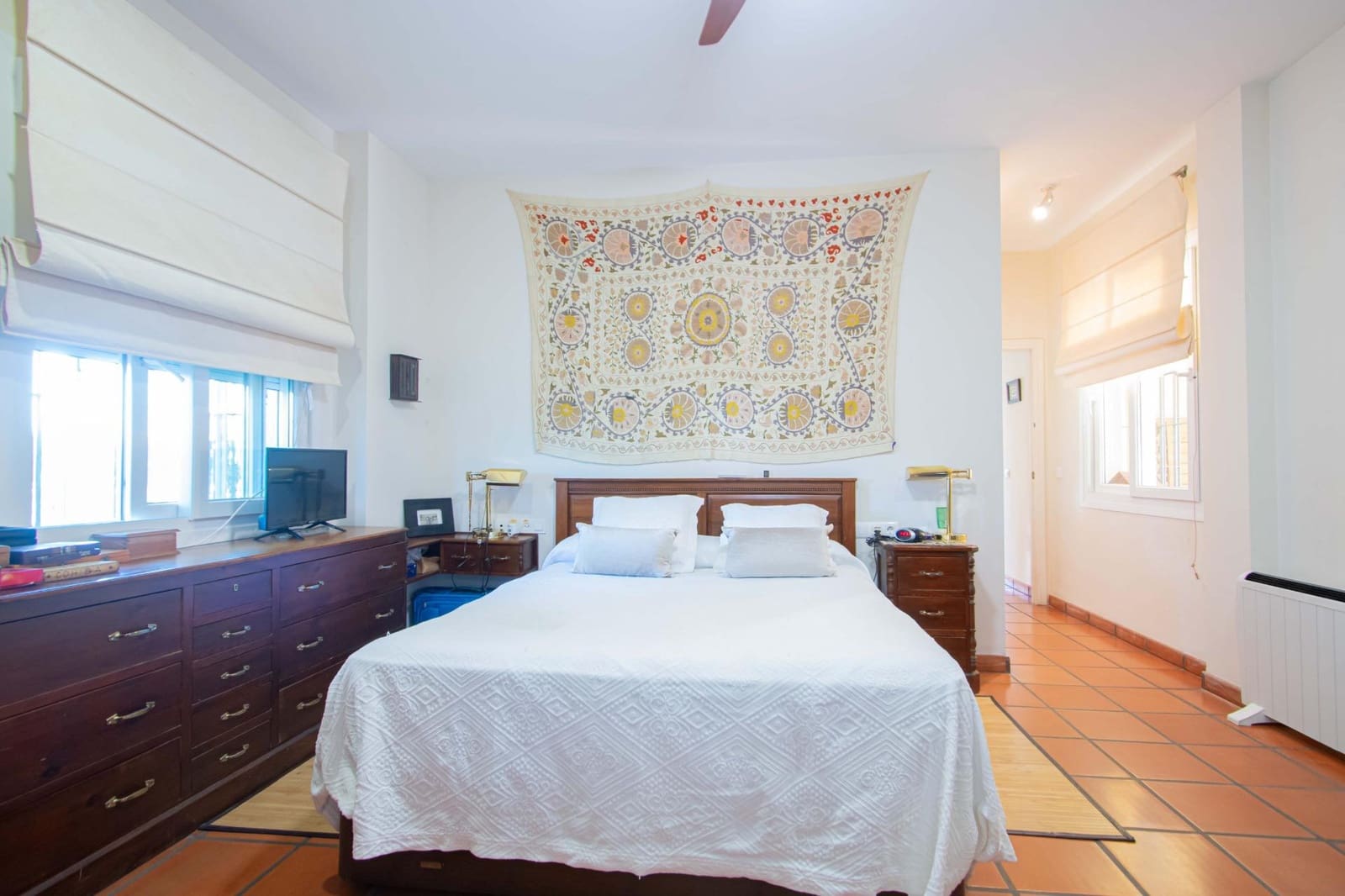 4 bedroom Villa for sale in Valencina de la Concepcion with pool - € 580,000 (Ref: 9890459)