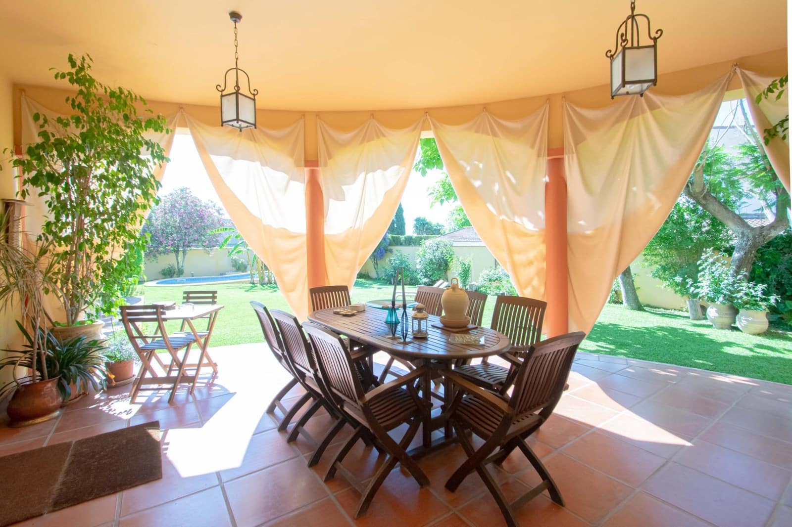 4 bedroom Villa for sale in Valencina de la Concepcion with pool - € 580,000 (Ref: 9890459)