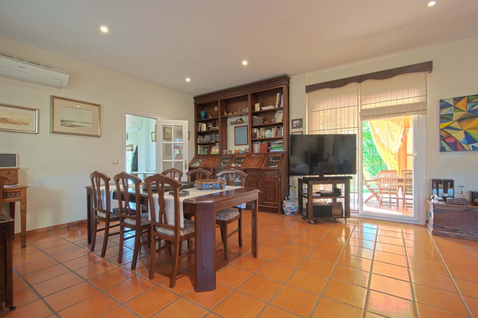 4 bedroom Villa for sale in Valencina de la Concepcion with pool - € 580,000 (Ref: 9890459)