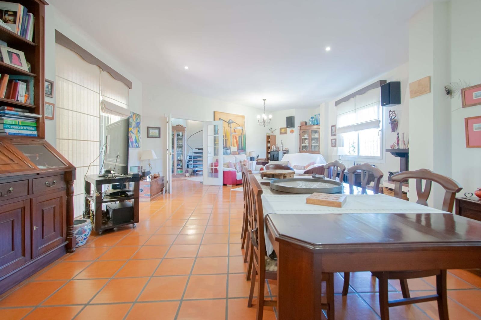4 bedroom Villa for sale in Valencina de la Concepcion with pool - € 580,000 (Ref: 9890459)