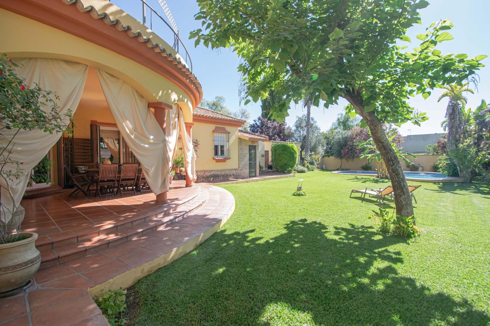 4 bedroom Villa for sale in Valencina de la Concepcion with pool - € 580,000 (Ref: 9890459)