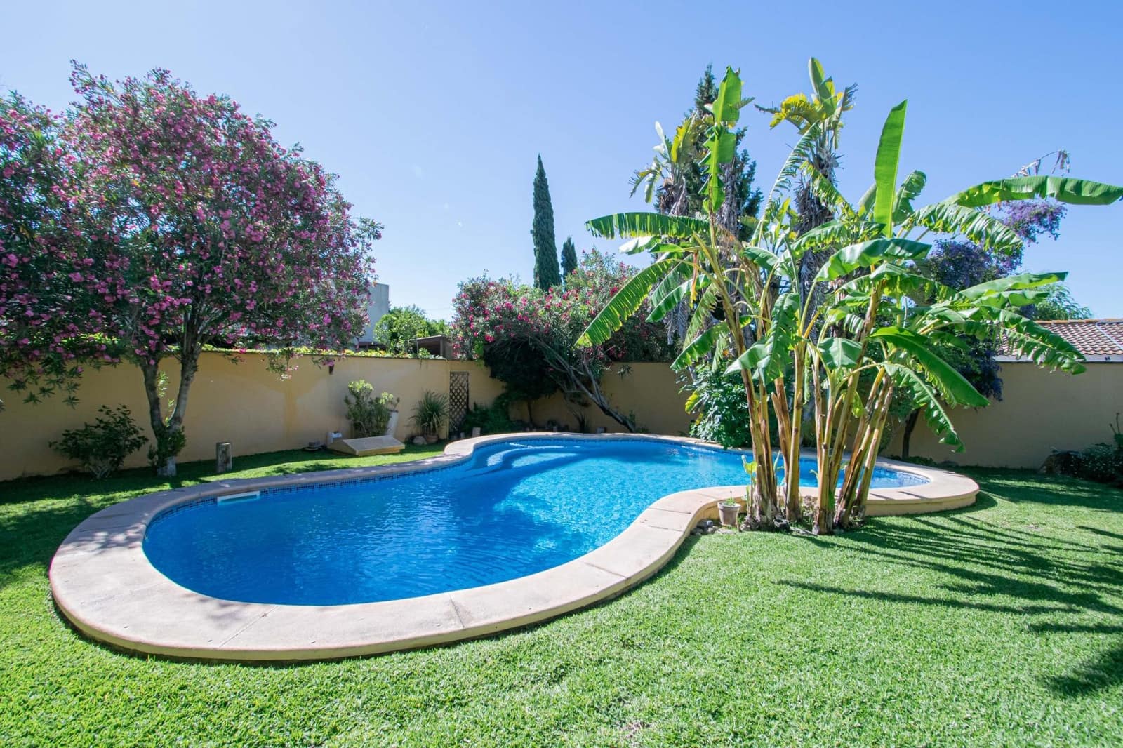 4 bedroom Villa for sale in Valencina de la Concepcion with pool - € 580,000 (Ref: 9890459)
