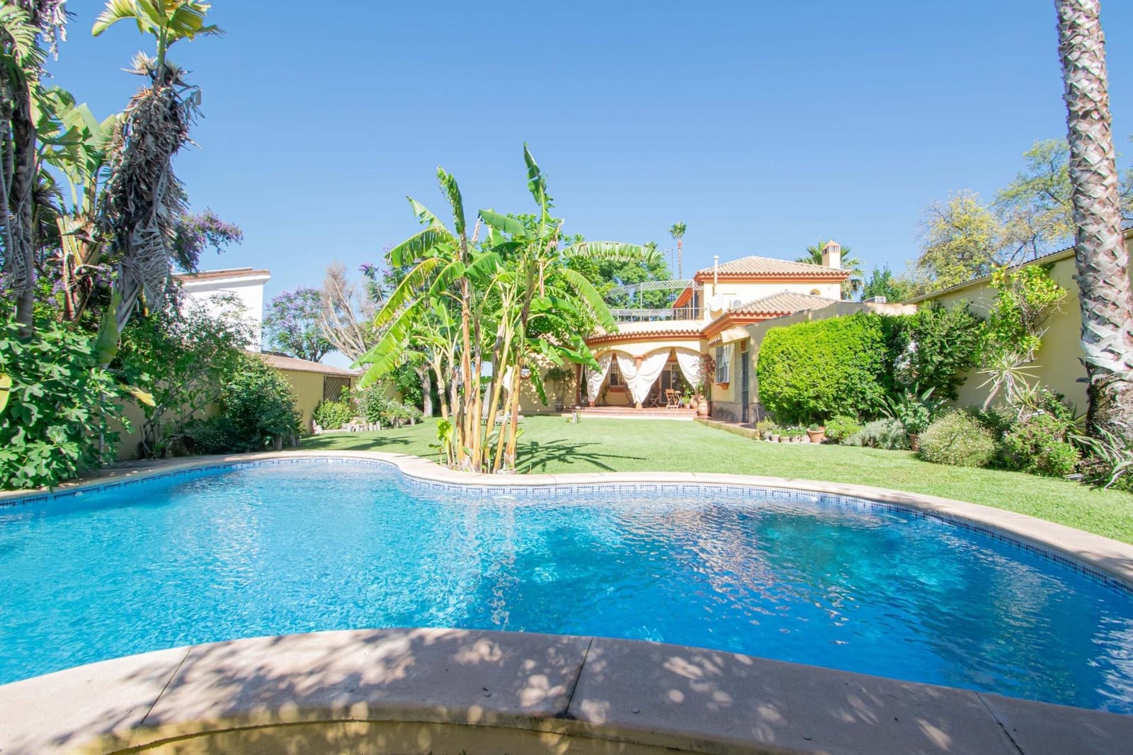 4 bedroom Villa for sale in Valencina de la Concepcion with pool - € 580,000 (Ref: 9890459)
