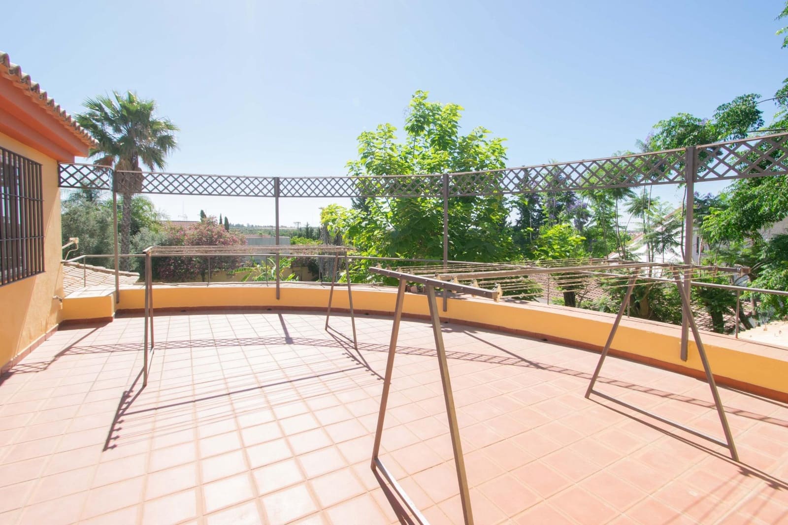 4 bedroom Villa for sale in Valencina de la Concepcion with pool - € 580,000 (Ref: 9890459)