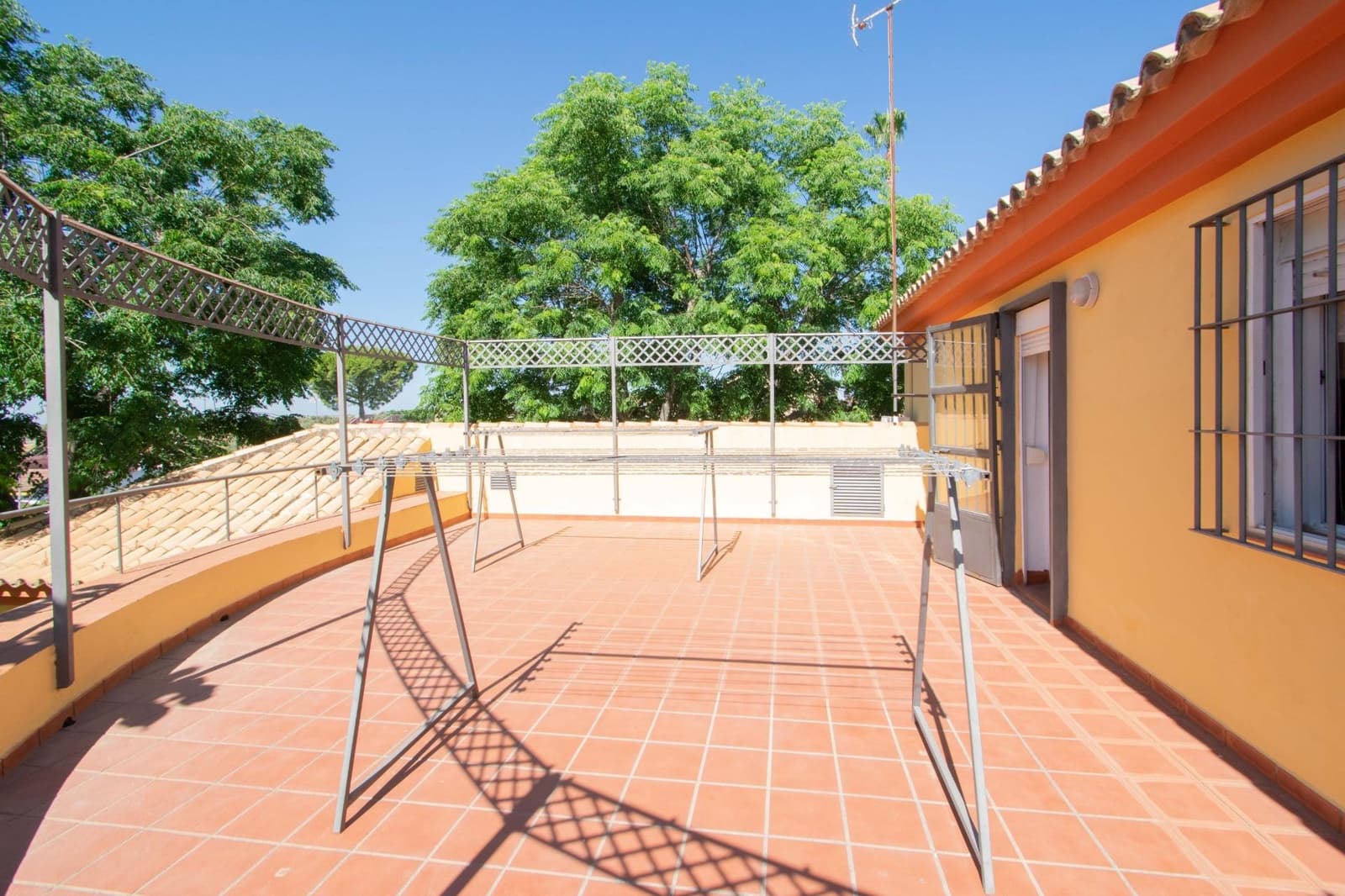4 bedroom Villa for sale in Valencina de la Concepcion with pool - € 580,000 (Ref: 9890459)