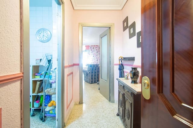 Piso de 3 habitaciones en Rochelambert, Sevilla ciudad en venta - 135.000 € (Ref: 9892437)