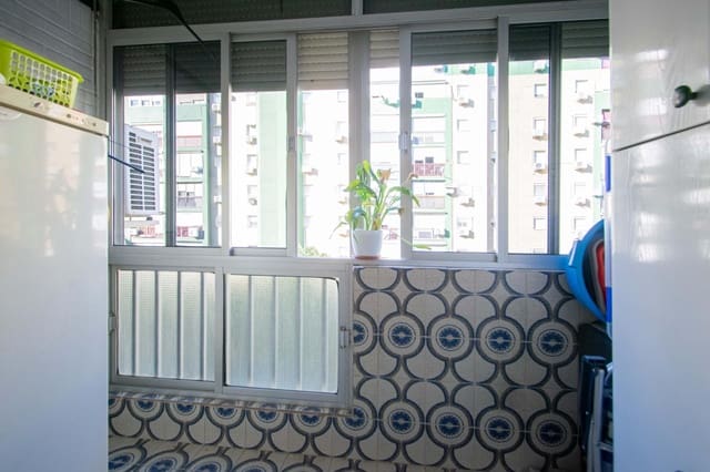 Piso de 3 habitaciones en Rochelambert, Sevilla ciudad en venta - 135.000 € (Ref: 9892437)