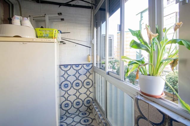 Piso de 3 habitaciones en Rochelambert, Sevilla ciudad en venta - 135.000 € (Ref: 9892437)