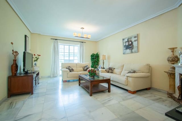 7 bedroom Villa for sale in Alcalá de Guadaira with pool garage - € 685,000 (Ref: 9898751)