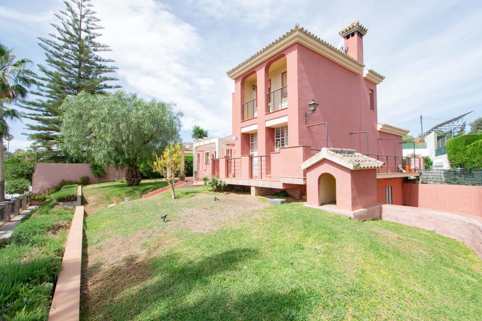 7 bedroom Villa for sale in Alcala de Guadaira with pool garage - € 685,000 (Ref: 9898751)