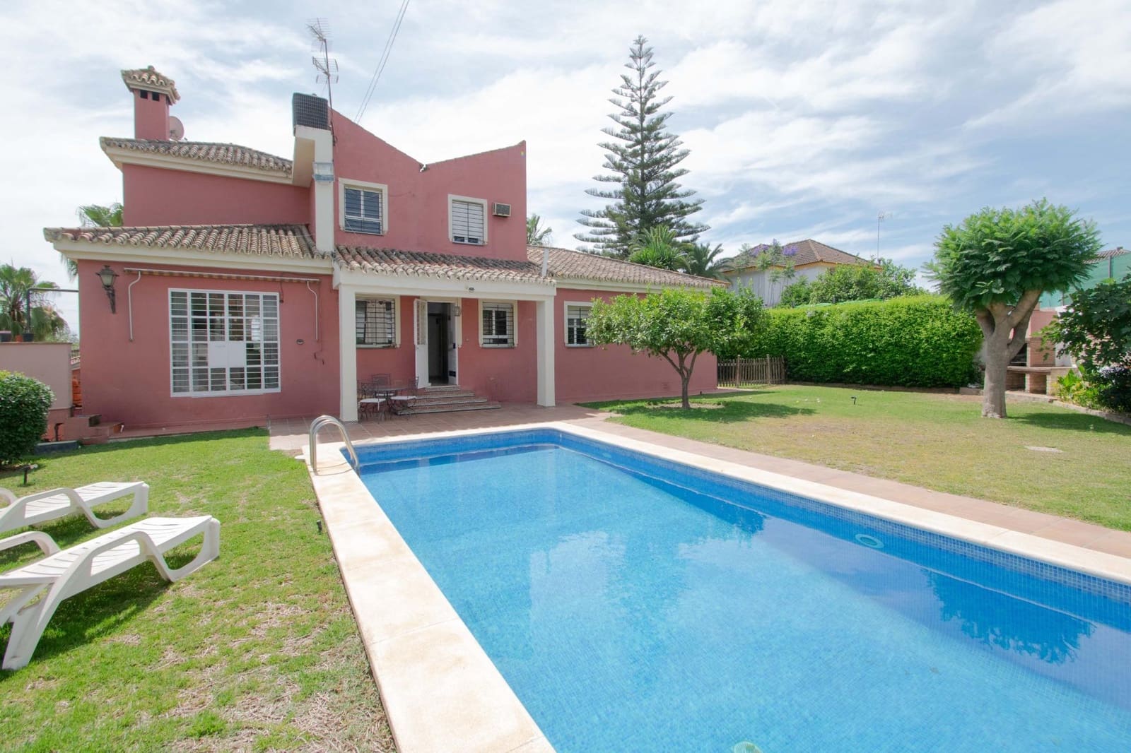 7 bedroom Villa for sale in Alcala de Guadaira with pool garage - € 685,000 (Ref: 9898751)