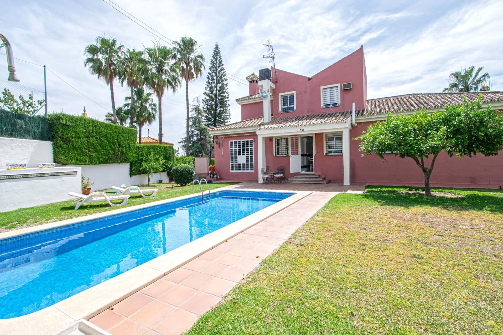 7 bedroom Villa for sale in Alcala de Guadaira with pool garage - € 685,000 (Ref: 9898751)