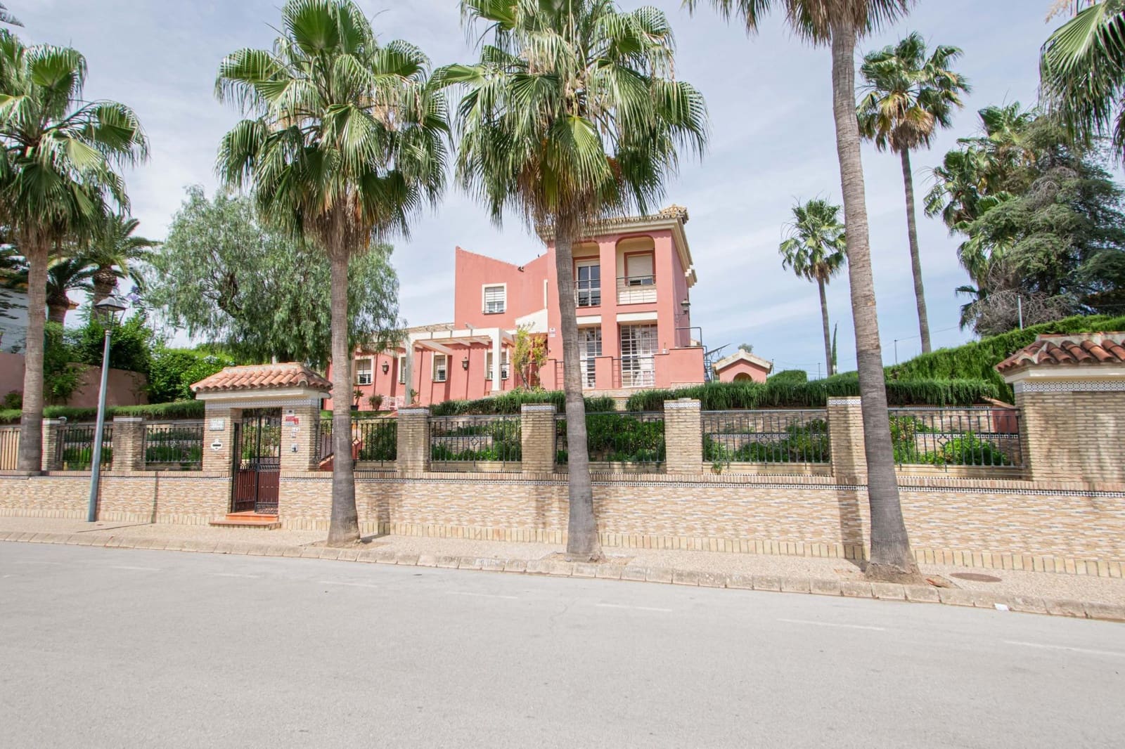7 bedroom Villa for sale in Alcala de Guadaira with pool garage - € 685,000 (Ref: 9898751)