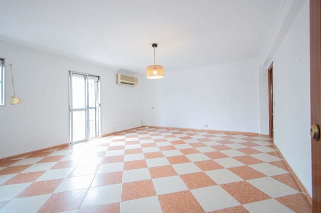 6 soveværelse Rækkehus til salg i Sevilla by med garage - € 210.000 (Ref: 9908076)